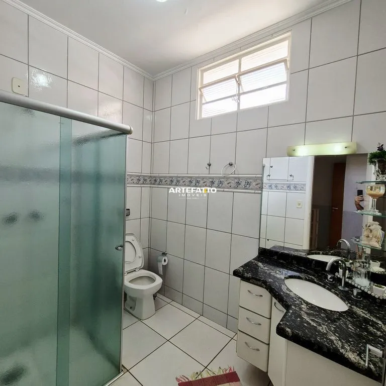 Imagem Casa com 4 dormitórios no bairro Vila Nossa Senhora das Graças