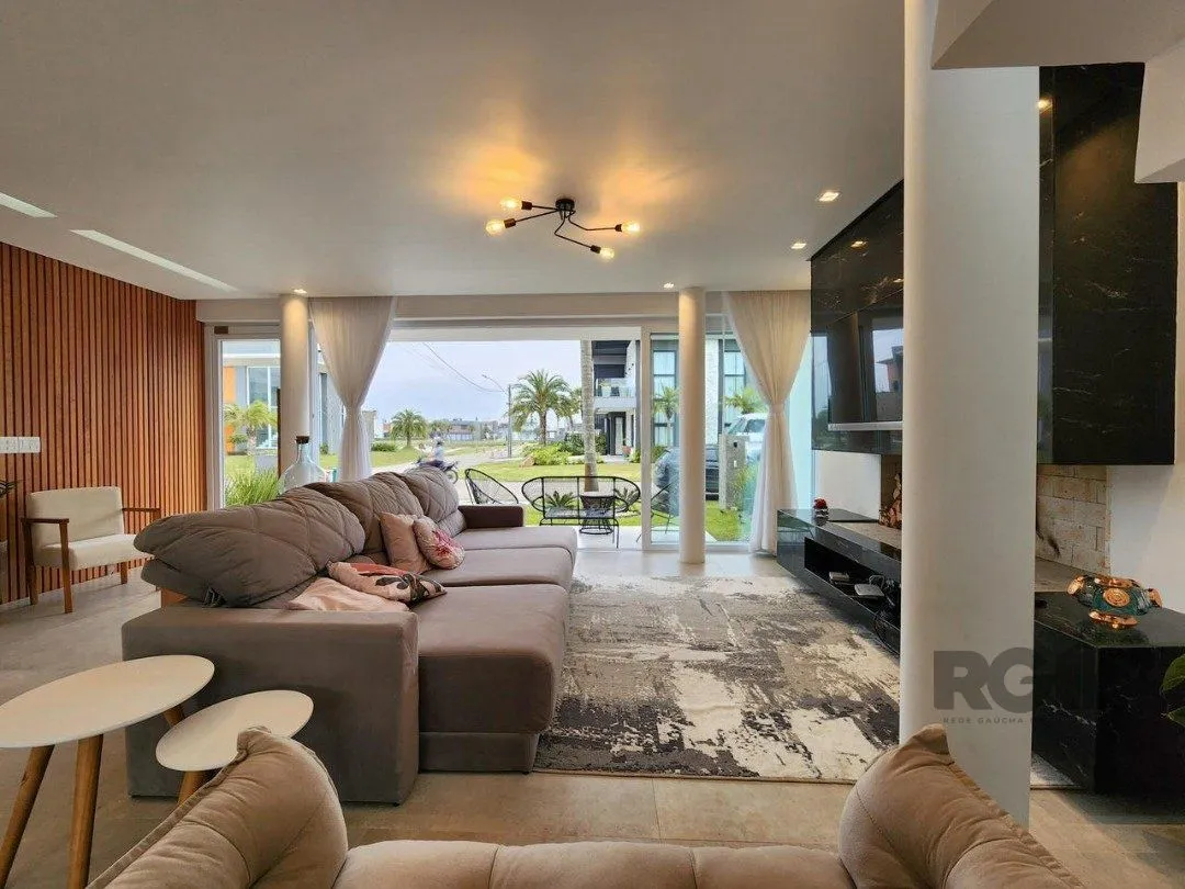 Imagem Casa de Condomínio em Atlântida Sul