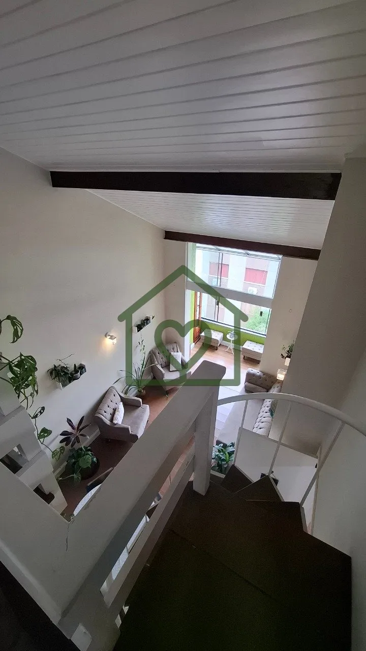 Imagem Cobertura Duplex, 2 dormitórios, 2 salas, 2 banheiros e 2 vagas, em prédio com elevador. Condomín...