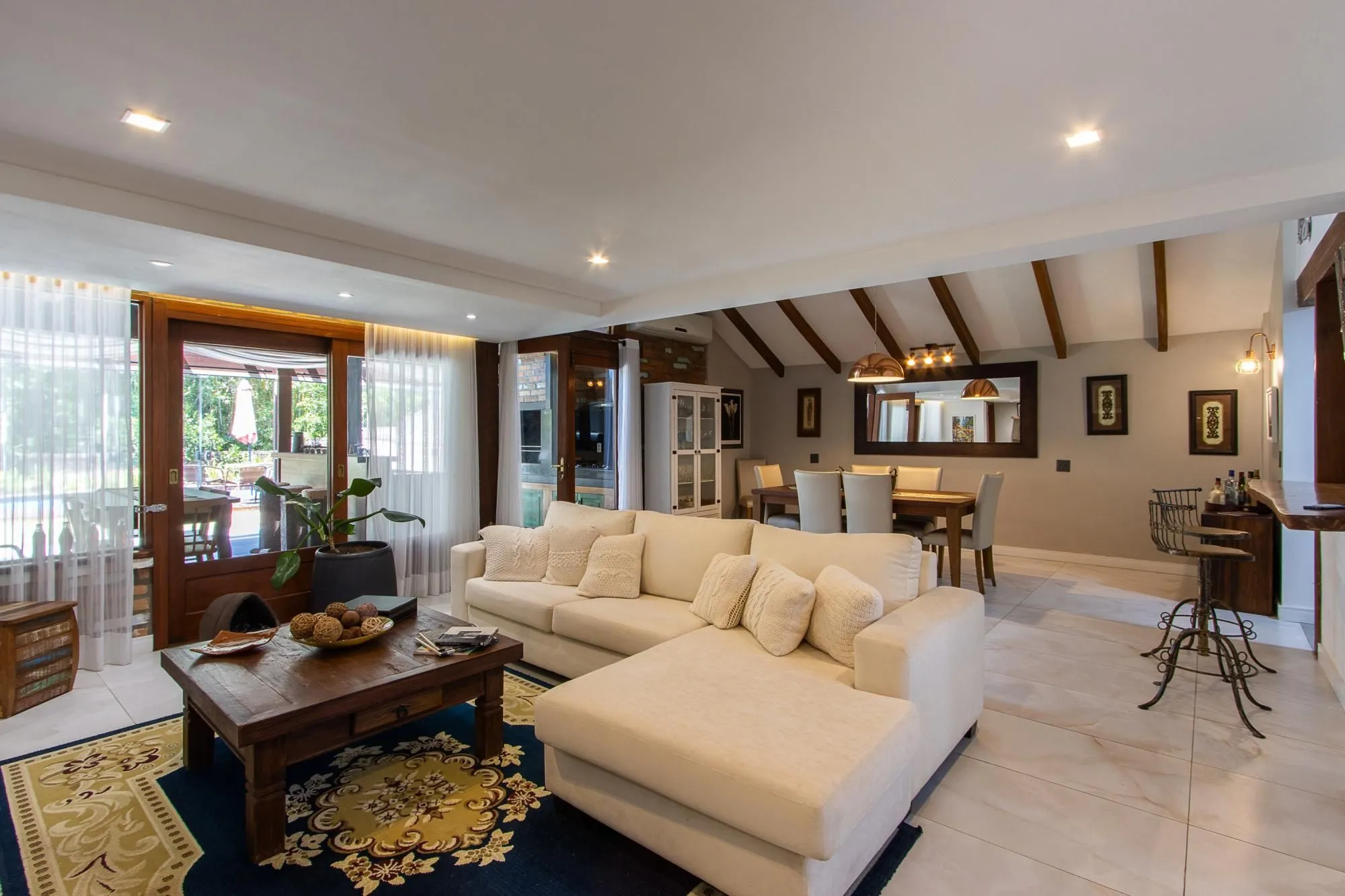 Imagem Casa 4 suites no Terra Ville, com home office, estar íntimo, 4 vagas e piscina.