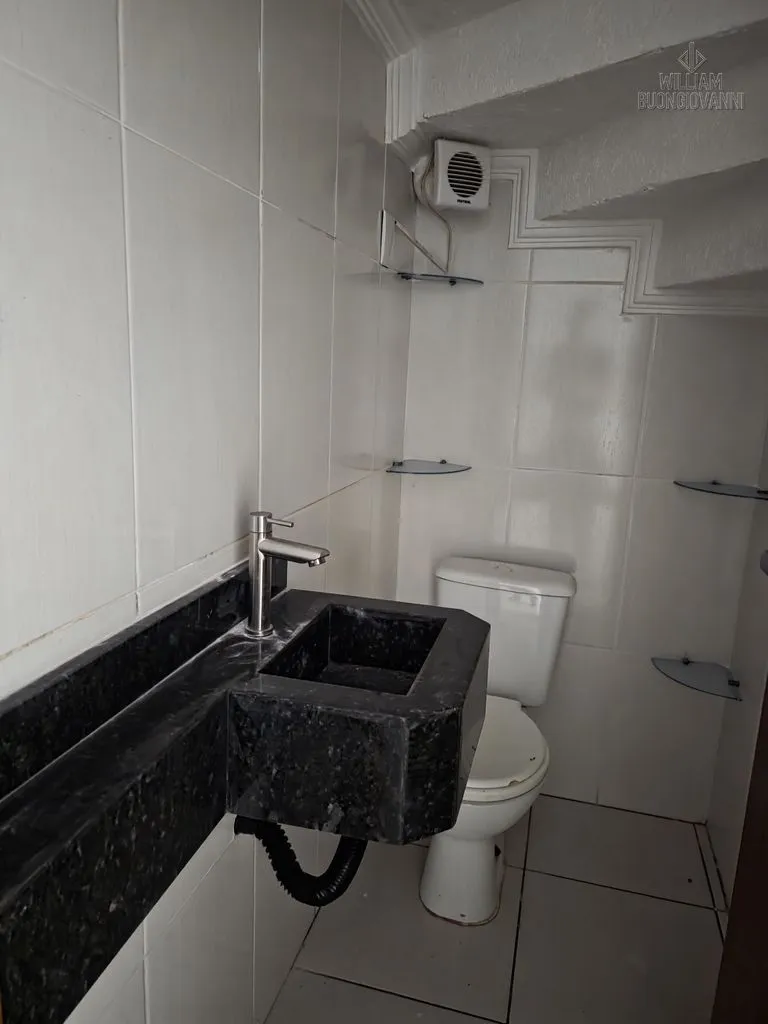 Imagem Casa Reformada em Condomínio - 1 Dorm, 1 Vaga, 1,4 km da Praia