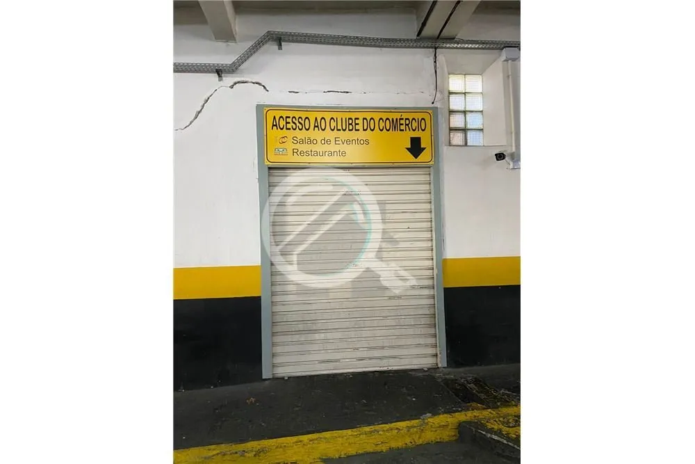 Imagem Ótimo box com aproximadamente 15m² de área útil, localizado no quarto andar, tornando-o um dos m...
