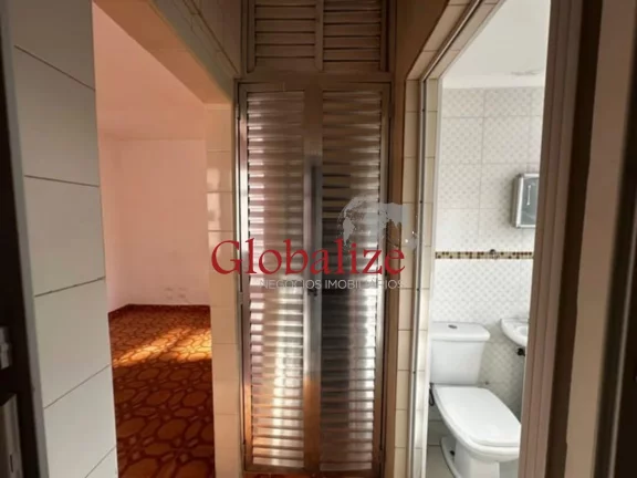 Imagem Apartamento à venda com 48m², 1 quarto, 1 quadra da praia, vaga de garagem por R$375.000,00 na Pompéia em Santos