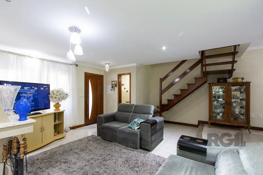 Imagem Casa para Venda - 300m², 5 dormitórios, sendo 1 suites, 4 vagas - Portal do Guarujá