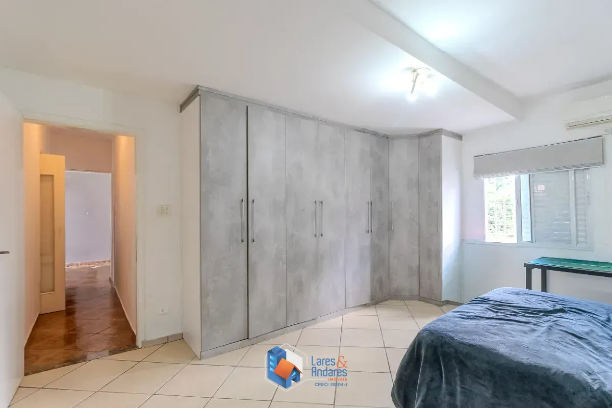 Imagem Sobrado para venda em Vila do Castelo com 3 quartos, sendo 1 suíte, 250m²