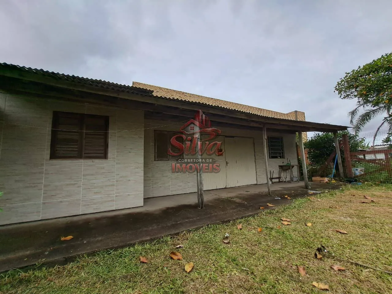 Imagem C139 | Casa 4 dormitórios com pátio cercado em Mariluz