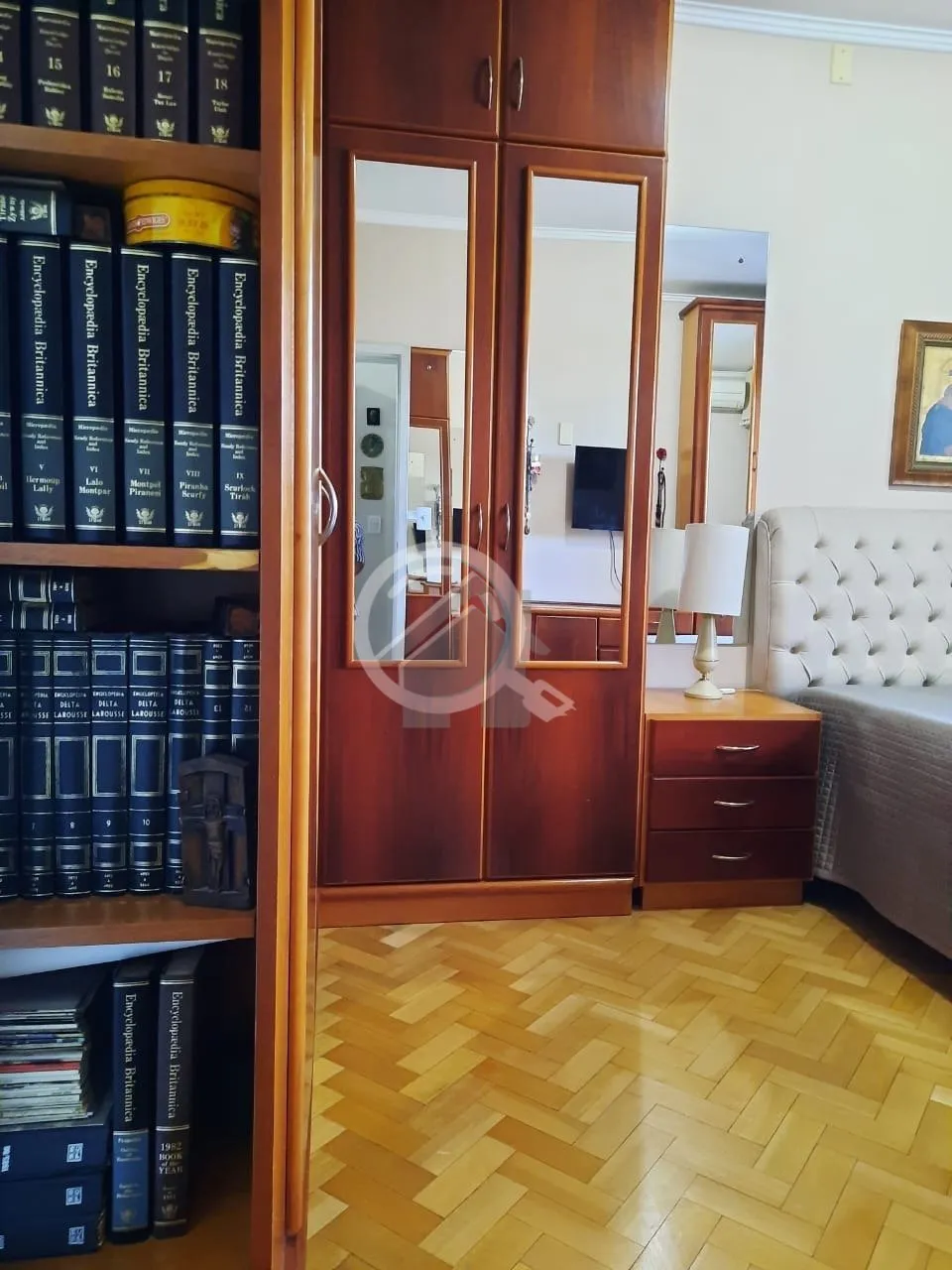 Imagem Apartamento impecável, com móveis sob medida! Amplo living para 2 ambientes, janelas com vista. Ap...