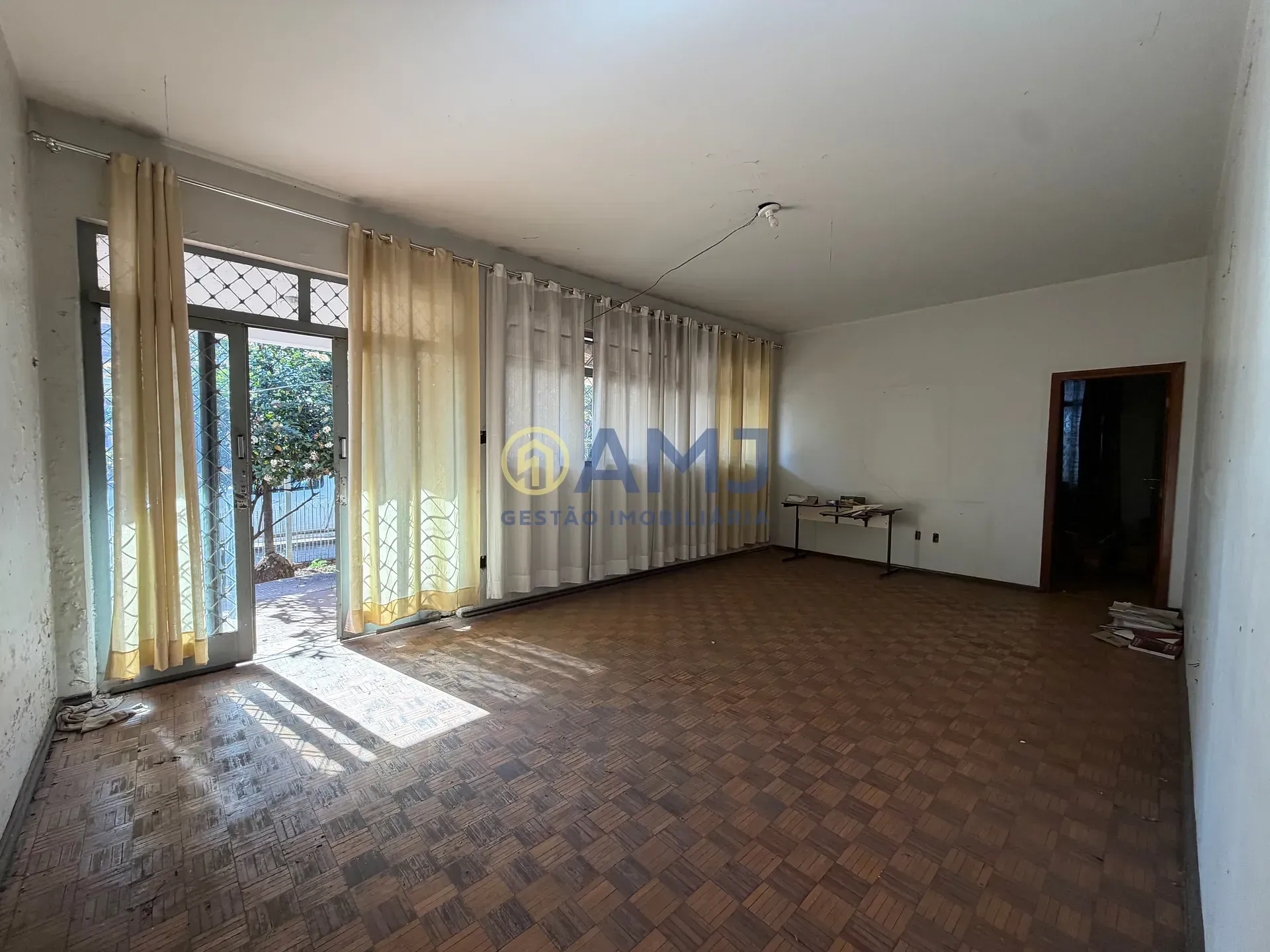 Imagem CASA À VENDA | AVENIDA COMERCIAL | SETOR OESTE / SETOR COIMBRA | GOIÂNIA