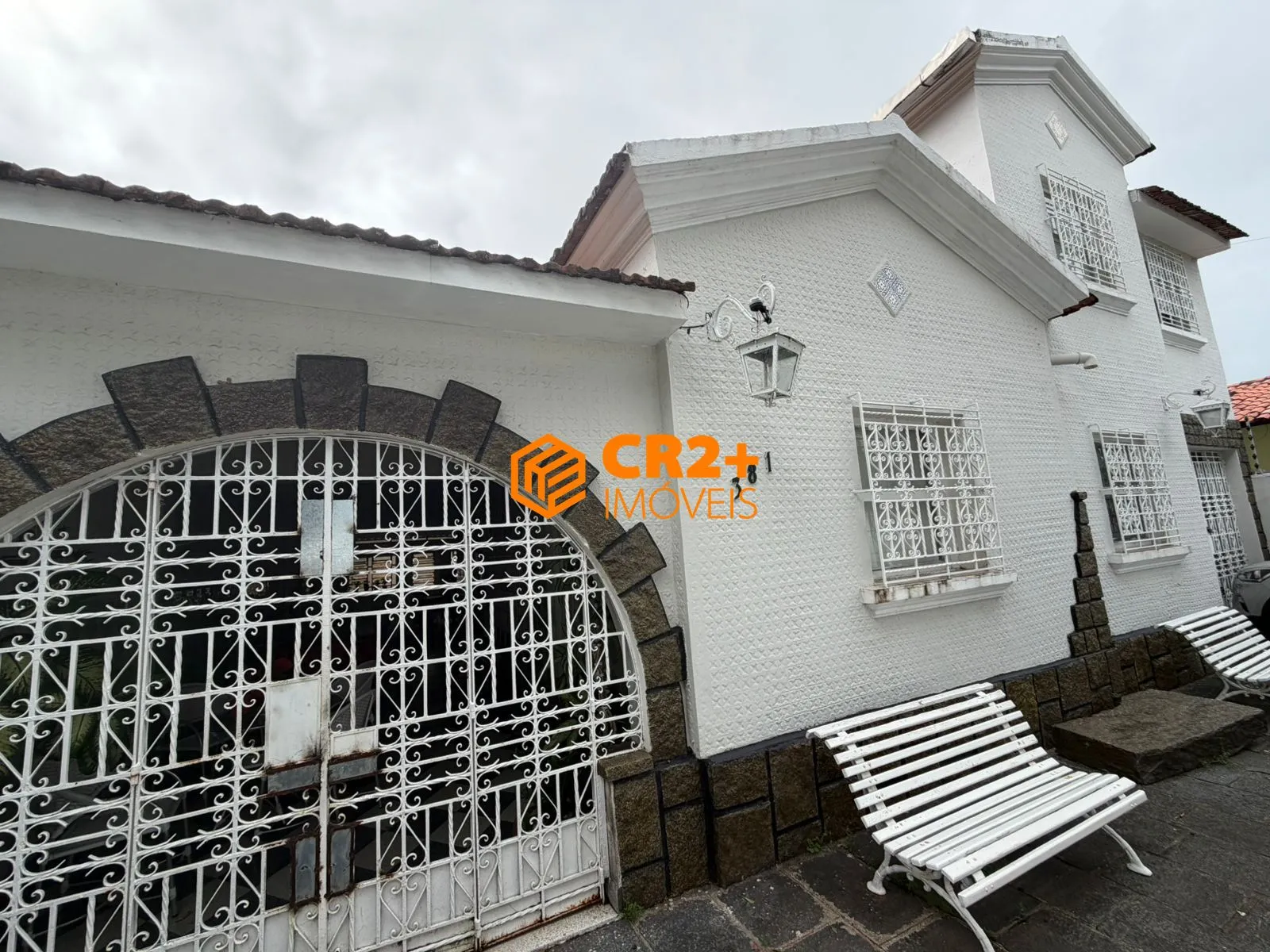 Imagem CASA À VENDA NO HIPÓDROMO - ESPAÇO, CONFORTO E ÓTIMA LOCALIZAÇÃO- 360m²