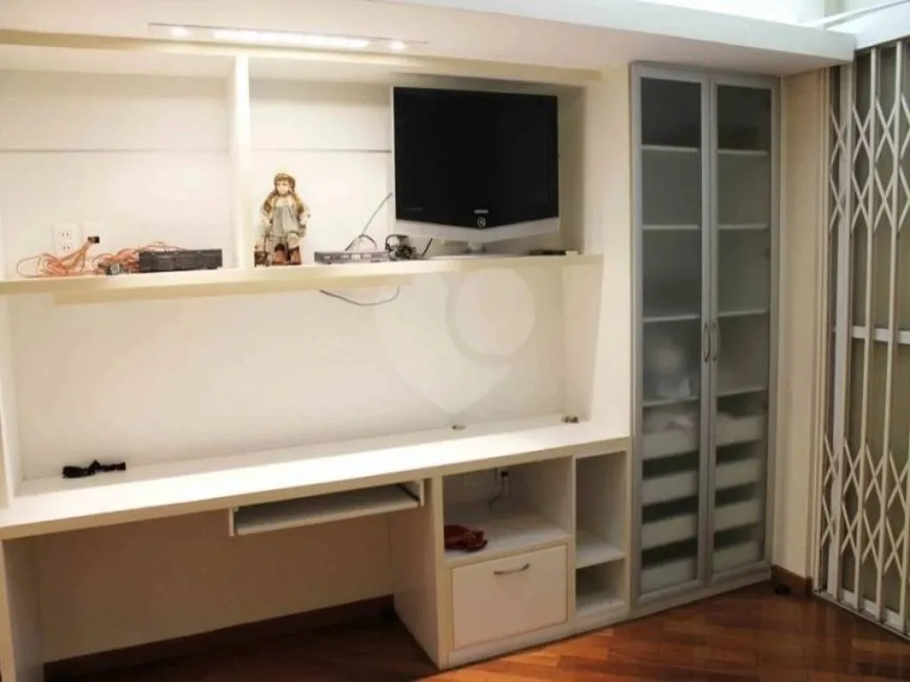 Imagem Sobrado de Luxo no Campo Belo: 3 Quartos, 3 Suítes, 6 Banheiros, 10 Vagas de Garagem e 682m² - São Paulo-SP