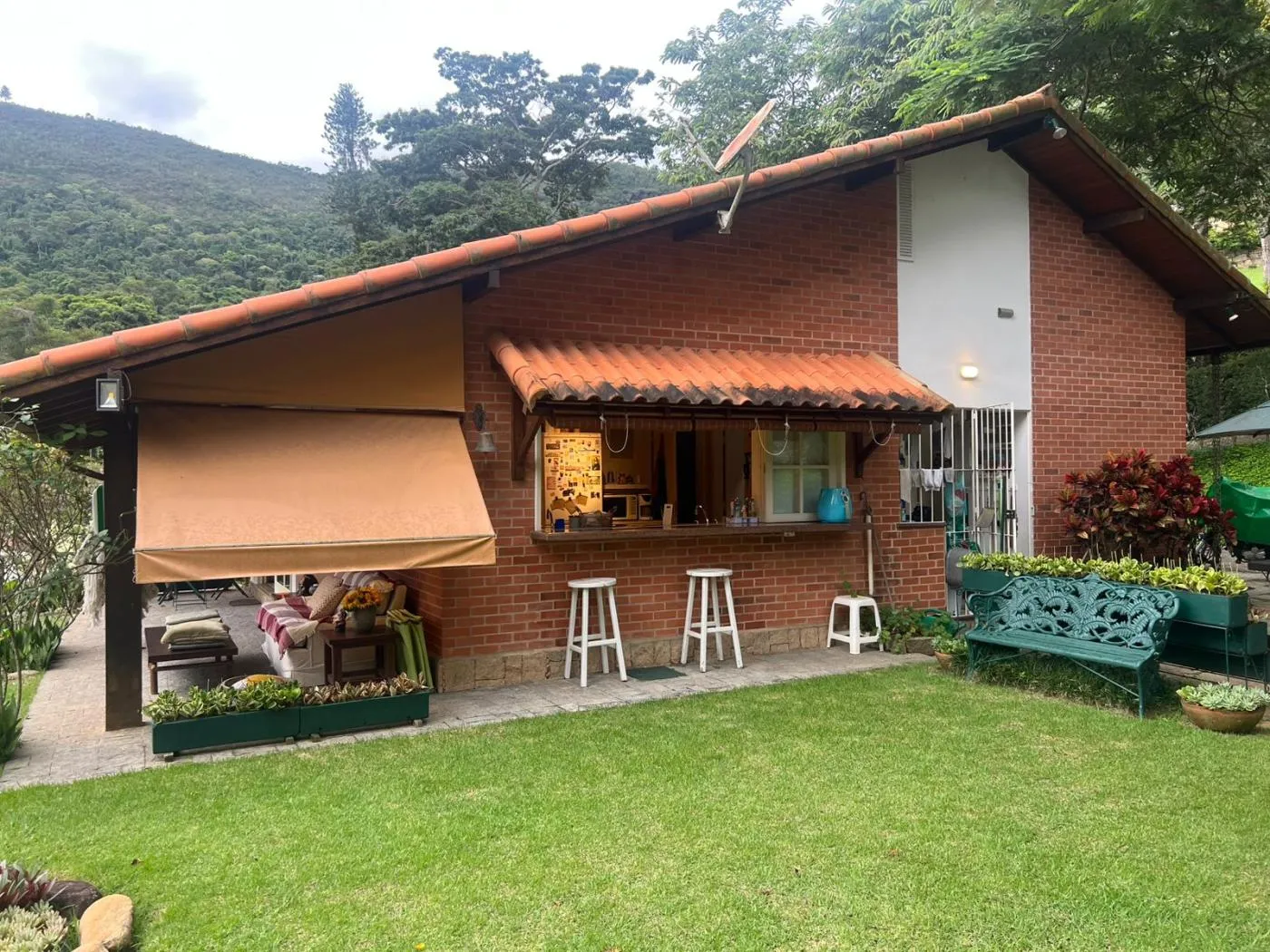 Imagem Casa em Condomínio para Venda em Petrópolis / RJ no bairro Nogueira
