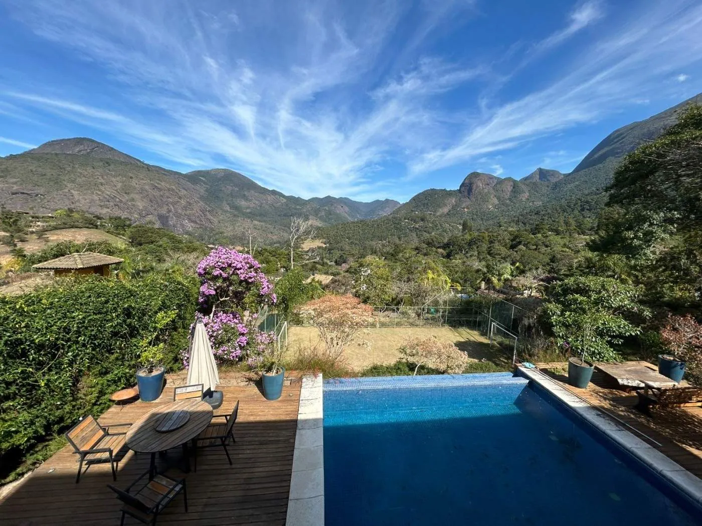 Imagem Casa em Condomínio para Venda em Petrópolis / RJ no bairro Araras