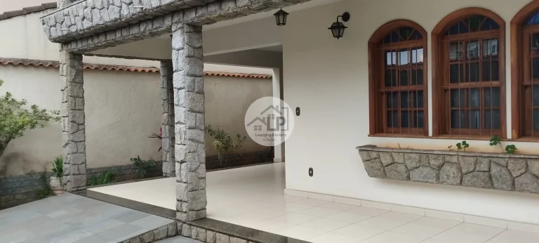Imagem Vende-se casa no bairro Niterói em Volta Redonda