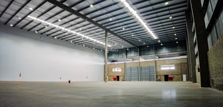 Imagem Galpão Comercial de Alto Padrão em Santa Júlia, Itupeva-SP: 2 banheiros, 6 vagas, 1.251,60 m² - Venda ou Locação!
