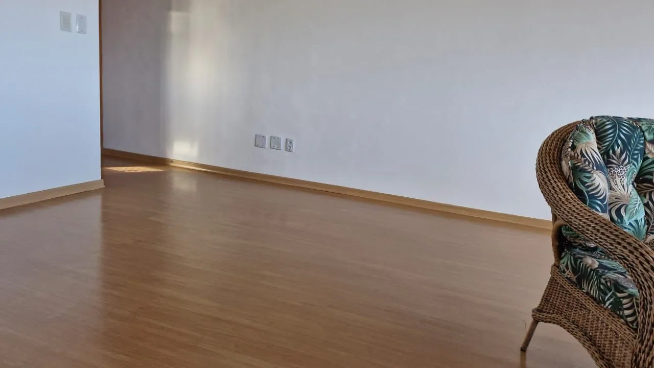 Imagem Apartamento no Menino Deus impecável, 2 dormitórios 1 suíte, 3 banheiros, 1 garagem