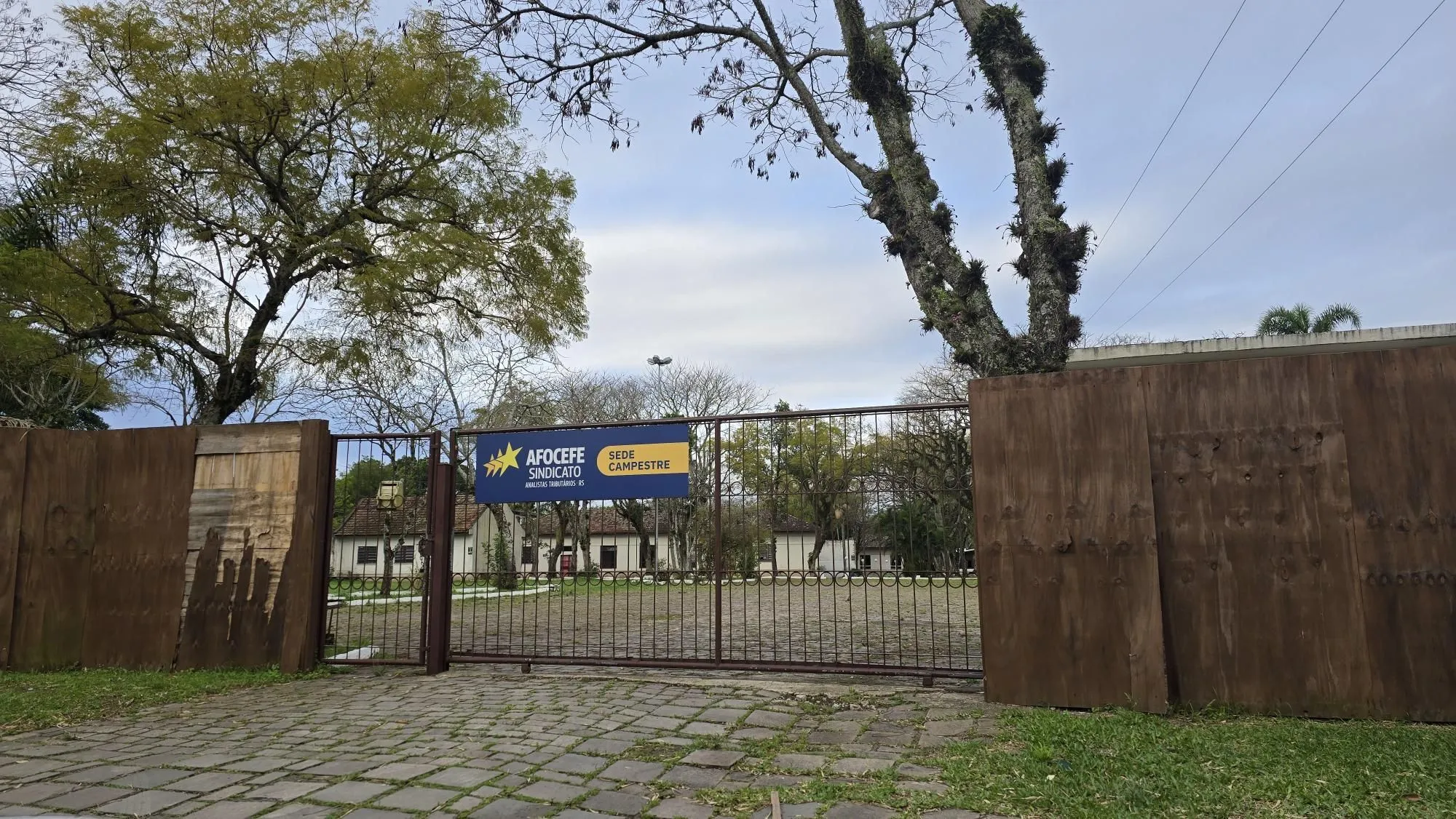 Imagem Terreno junto ao Clube do Professor Gaúcho.