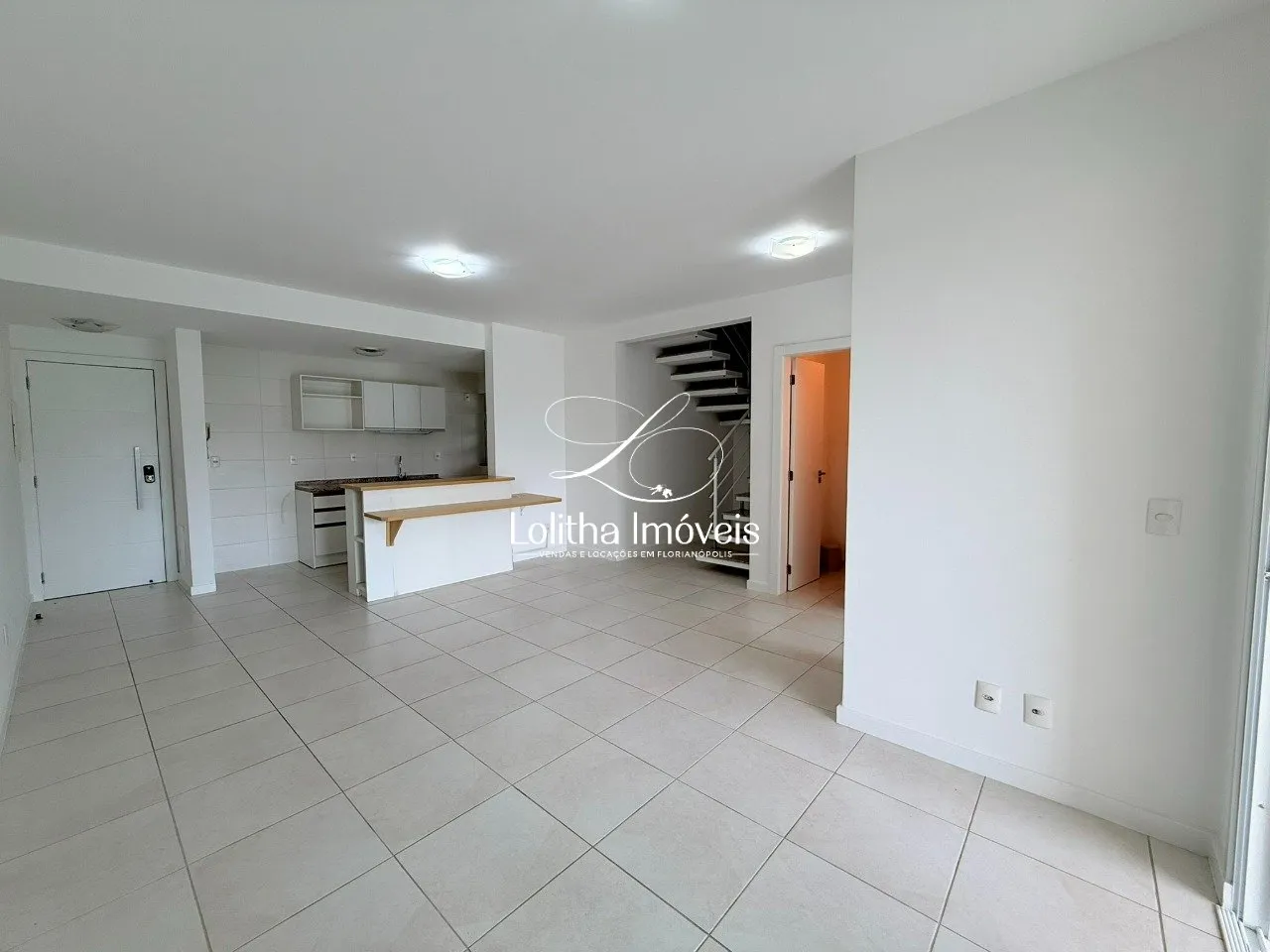Imagem Cobertura Duplex com 3 suítes e 4 vagas para aluguel- Itacorubi, Florianópolis/SC
