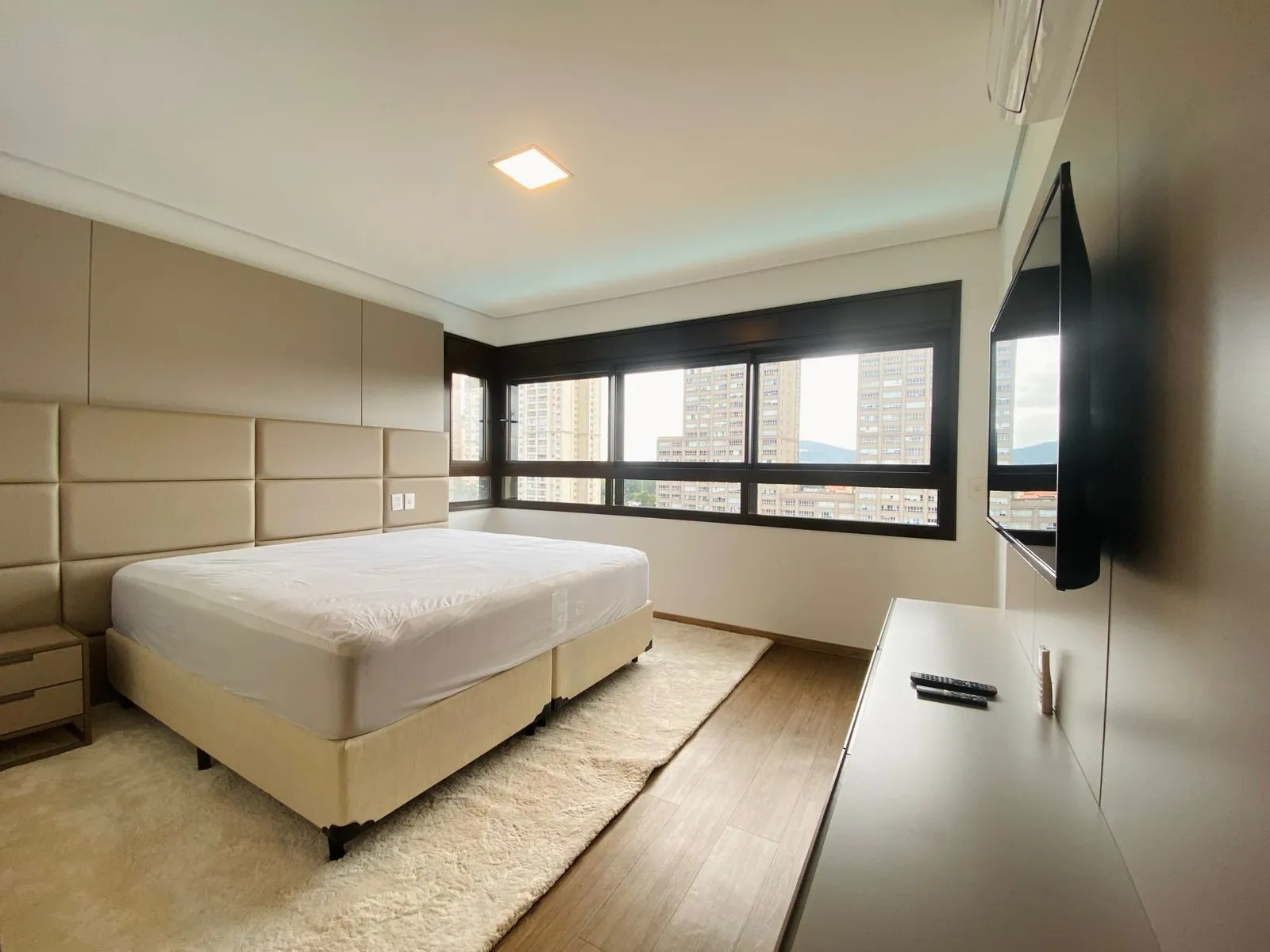 Imagem Apartamento para locação em São Paulo-SP, Green Valley Alphaville: 3 suítes, 2 salas, 4 banheiros, 4 vagas, 228m². Aproveite!