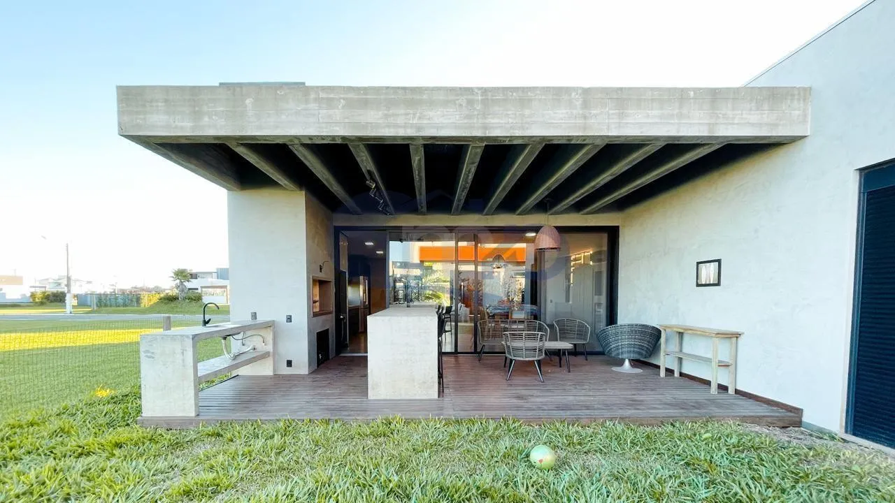 Imagem Casa á venda com 4 dormitórios na Costa do Mampituba em Passo de Torres/SC