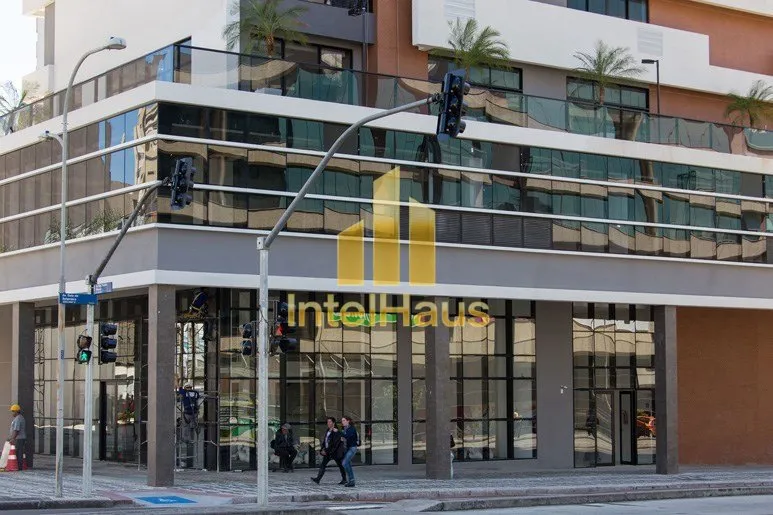 Imagem Na esquina da Av. Sete de Setembro com Mal. Floriano, em frente ao Shopping Estação, conjuntos com...