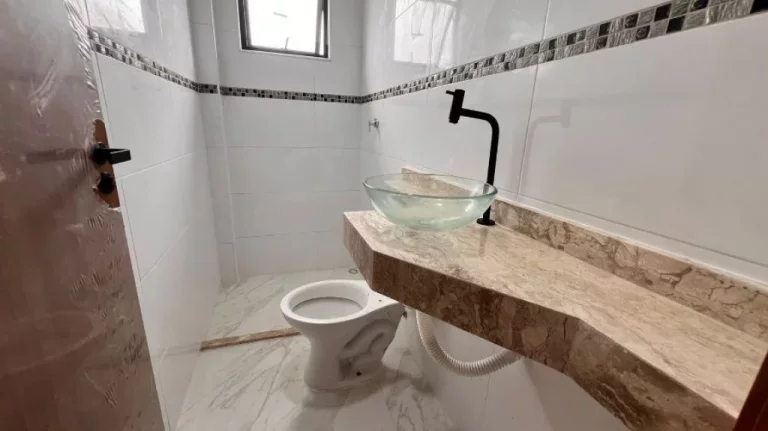 Imagem Sobrado à Venda com Área Gourmet e Piscina - Conforto e Lazer Completo!