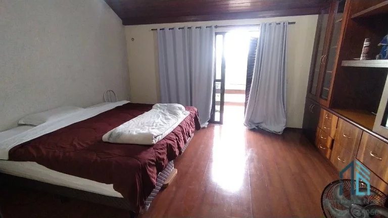 Imagem (Permuta ou financiamento) Casa a venda com amplo terreno, 04 quartos c/suíte, 05 vagas, salão de festas, no Tarumã em Curitiba PR
