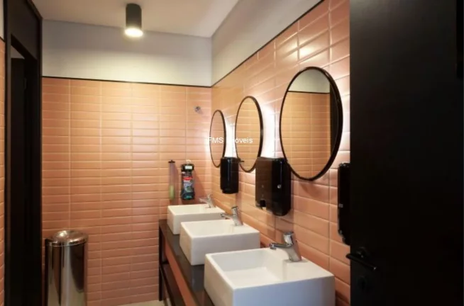 Imagem Conjunto Comercial de Alto Padrão em Pinheiros: 17 Vagas de Garagem e 651,98m² de Área Disponíveis!