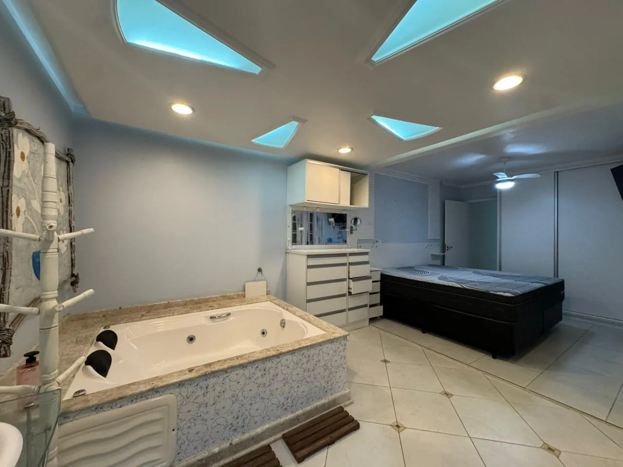 Imagem Casa para Venda em Itanhaém, Jardim Suarão (Interior), 3 dormitórios, 1 suíte, 2 banheiros, 2 vagas