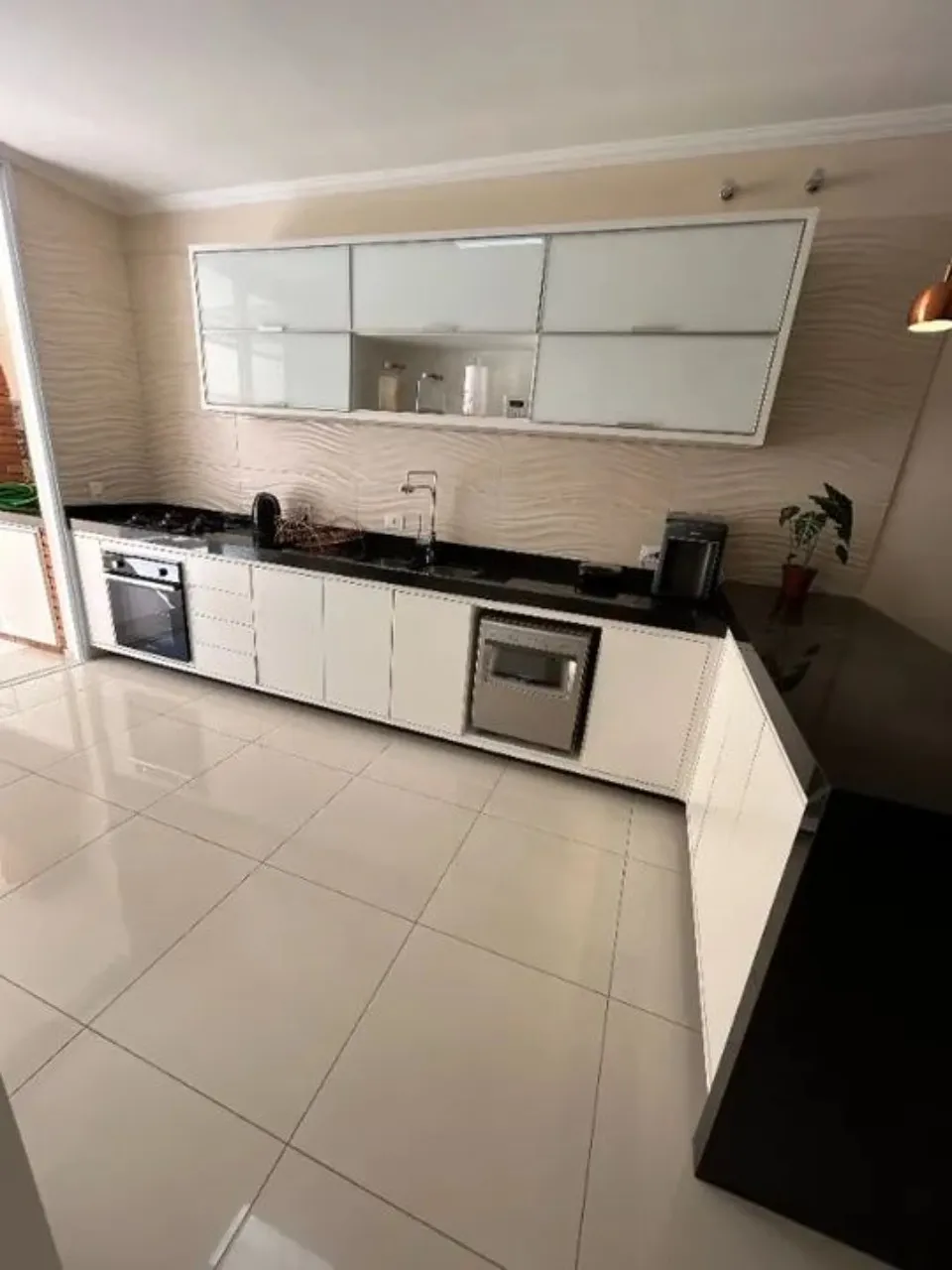 Imagem Linda casa em condomínio à venda em Sorocaba-SP, bairro Loteamento Dinorá Rosa! 2 quartos, 1 suíte, 2 salas, 2 banheiros, 2 vagas de garagem, 86m² de área. Aproveite!