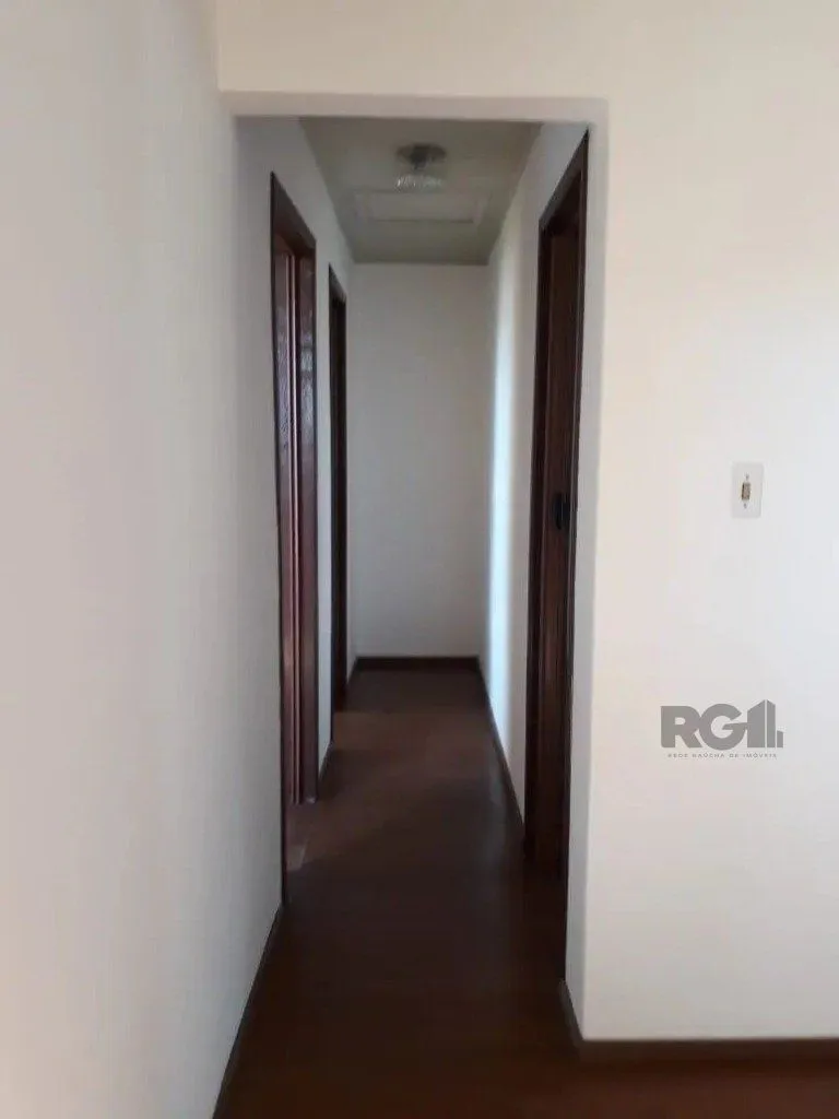 Imagem Casa com 5 dormitórios no bairro Passo das Pedras - Porto Alegre
