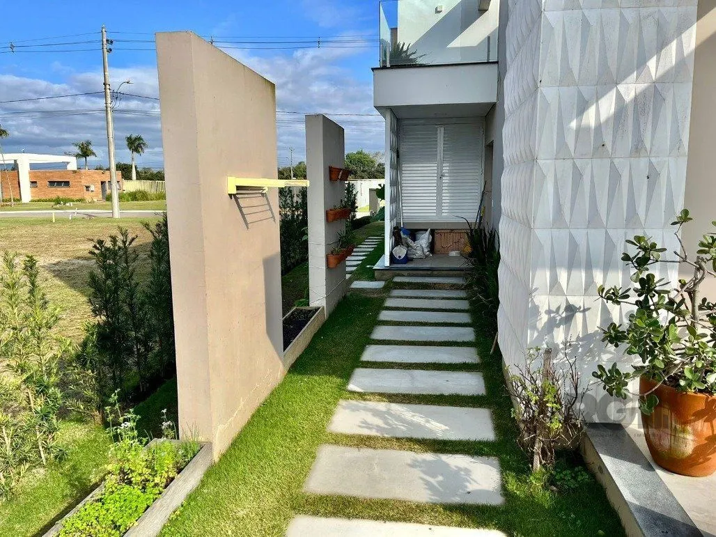 Imagem Casa para Comprar com 3 Suítes em Lote Molhado no Península Ponta da Figueira