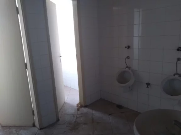Imagem Barracão localizado perto da av. Duque de Caxias e Nações Unidas