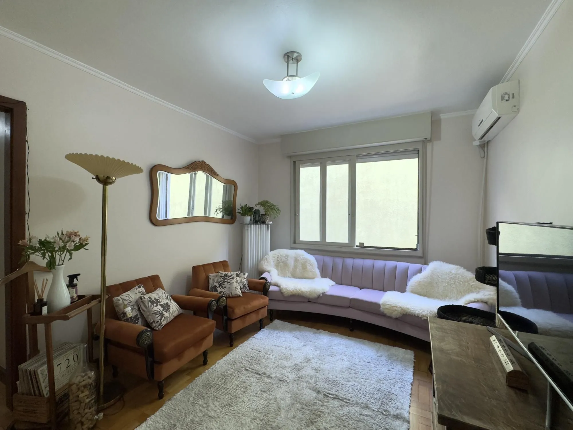APARTAMENTO 2 DORMITÓRIOS SUPER CHARMOSO NO BAIRRO CENTRO HISTÓRICO