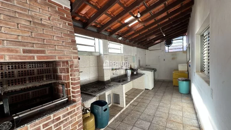 Imagem Casa para alugar no bairro Irmãos Soares, em Uberaba - 4 dormitórios e área de lazer!