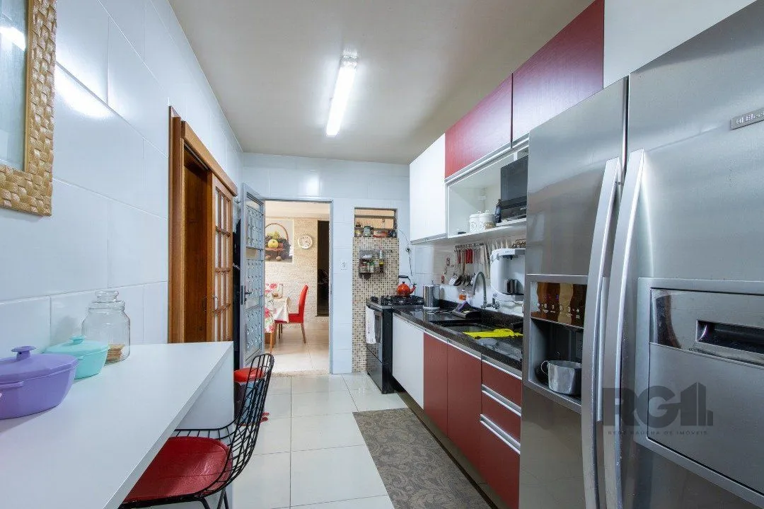 Imagem Sobrado, 3 quartos, 2 banheiros, pátio, 2 vagas, piscina - Bairro Vila Nova