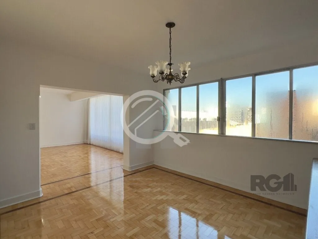 Imagem Apartamento de 170m², totalmente reformado, 3 dormitórios, sendo 1 suíte com sacada, sala de esta...