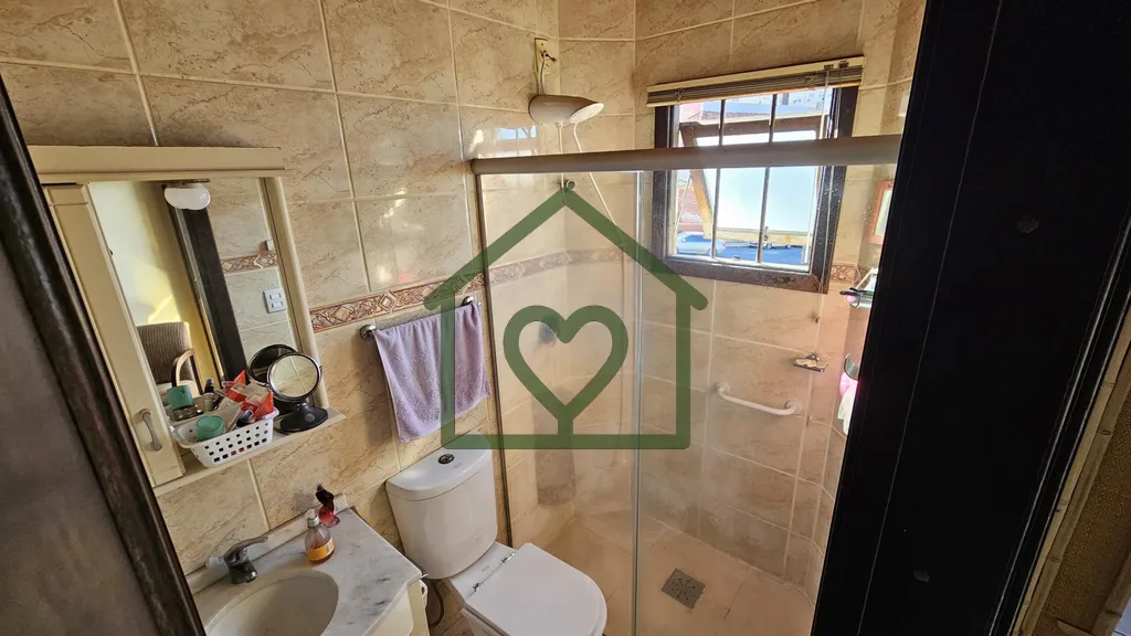 Imagem Casa no Bairro Santo Antônio com 167 m², 4 Dormitórios e 2 Suítes em Rua Tranquila 
Localizada n...