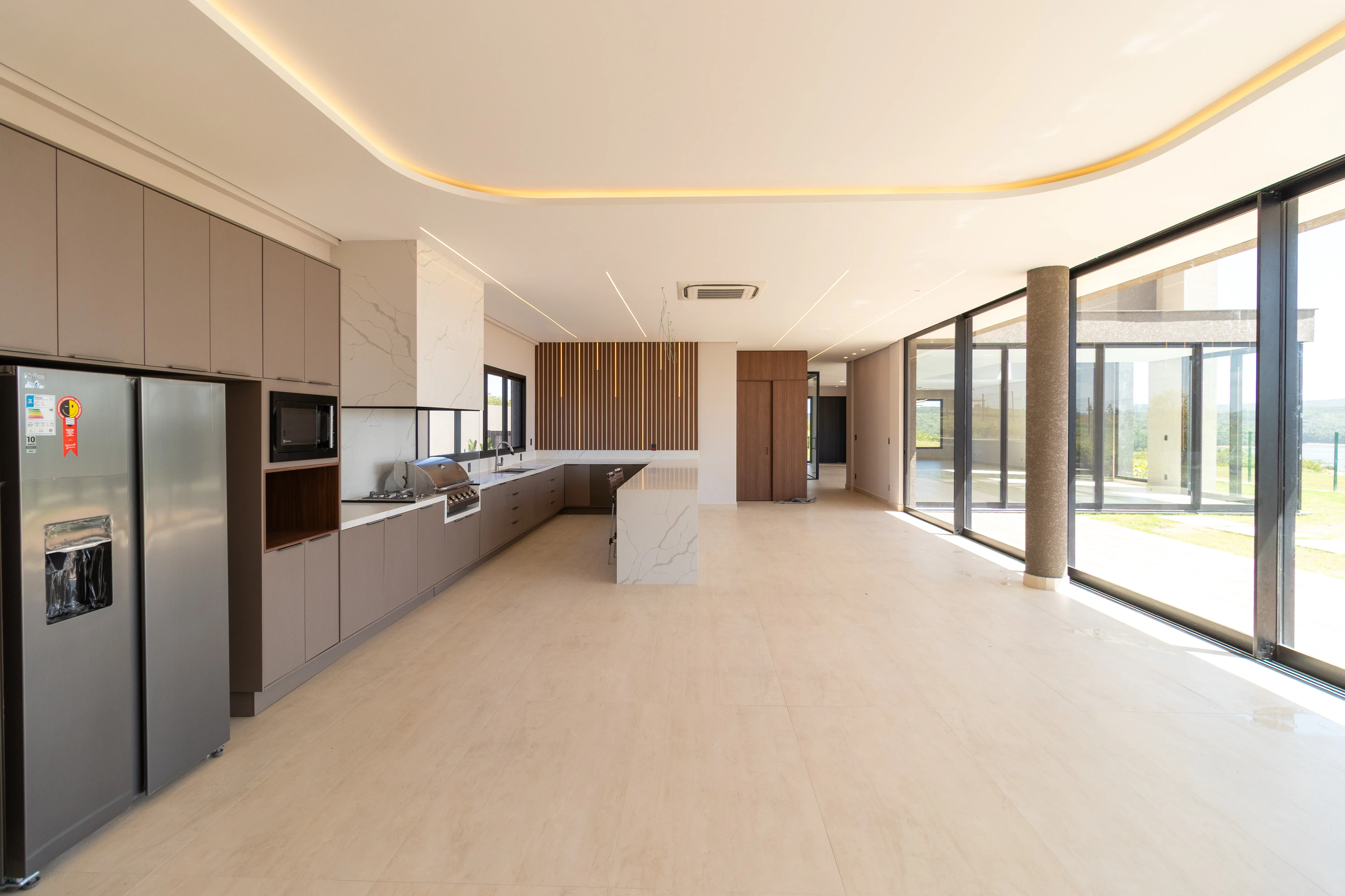 Imagem Condomínio Portofino | Reserva Ituparanga | 6 suítes | 720 m² | Piscina | Elevador | Sauna | Vista para a represa e campo de golfe.
