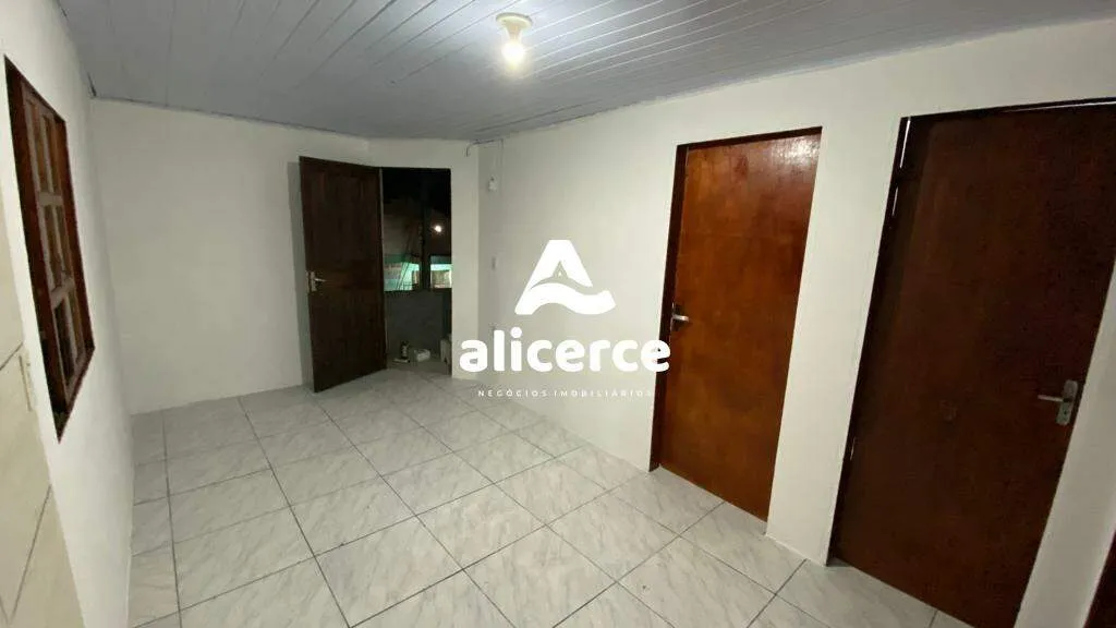 Imagem Imóvel de esquina para investimento com alta rentabilidade - Bairro Serraria, São José/SC