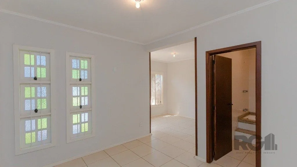 Imagem Casa com 4 dormitórios, 4 vagas no bairro Vila Jardim