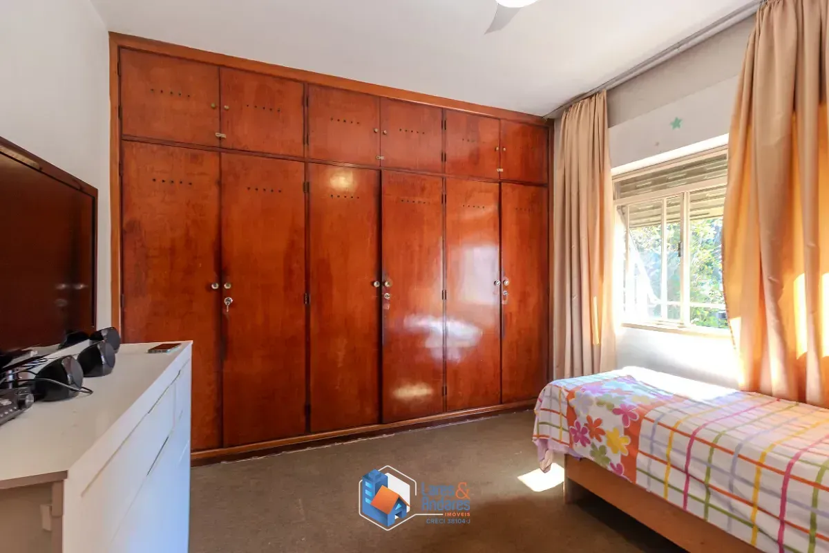Imagem Sobrado para venda em Aclimação com 4 quartos, sendo 1 suíte, 452m²