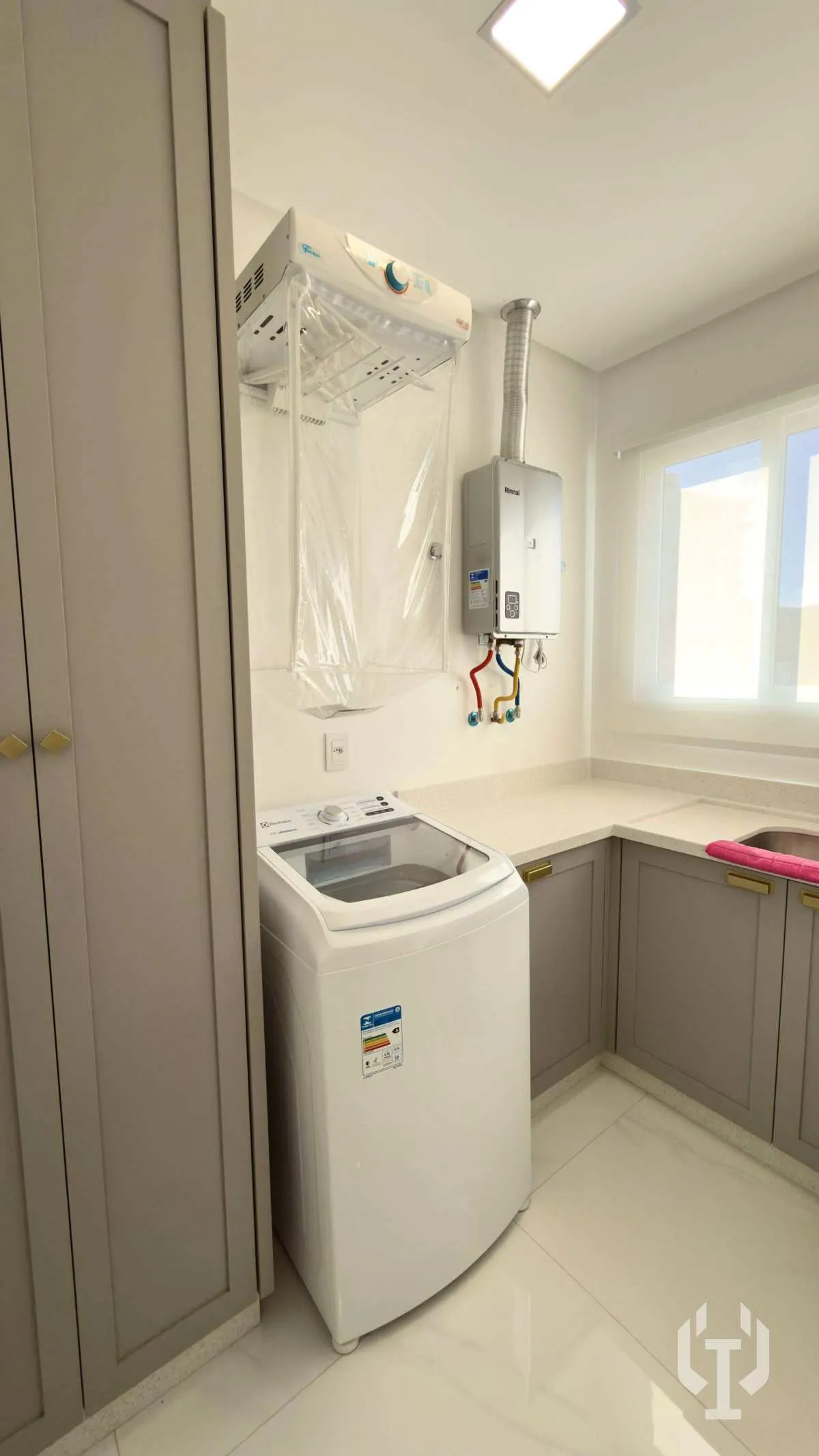 Imagem Apartamento San Lorenzo Dallo à venda, com 4 suítes, 4 vagas e finamente mobiliado no centro de Itapema