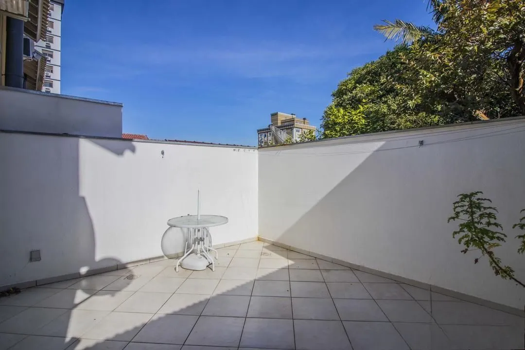 Imagem Casa em condomínio com pátio e suíte - Jardim São Pedro, POA