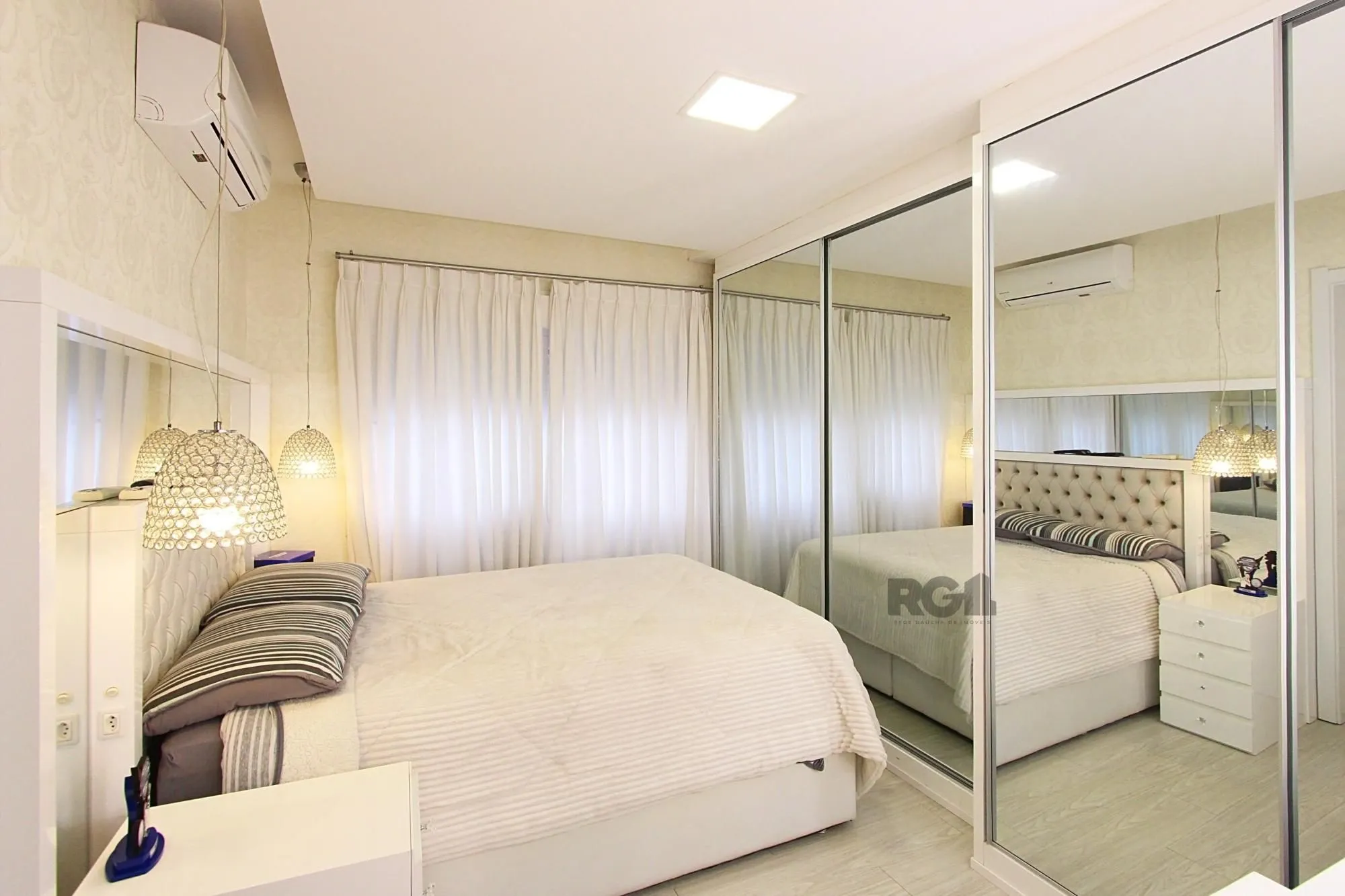 Imagem apartamento de 3 dormitórios, com 3 suítes no bairro Menino Deus