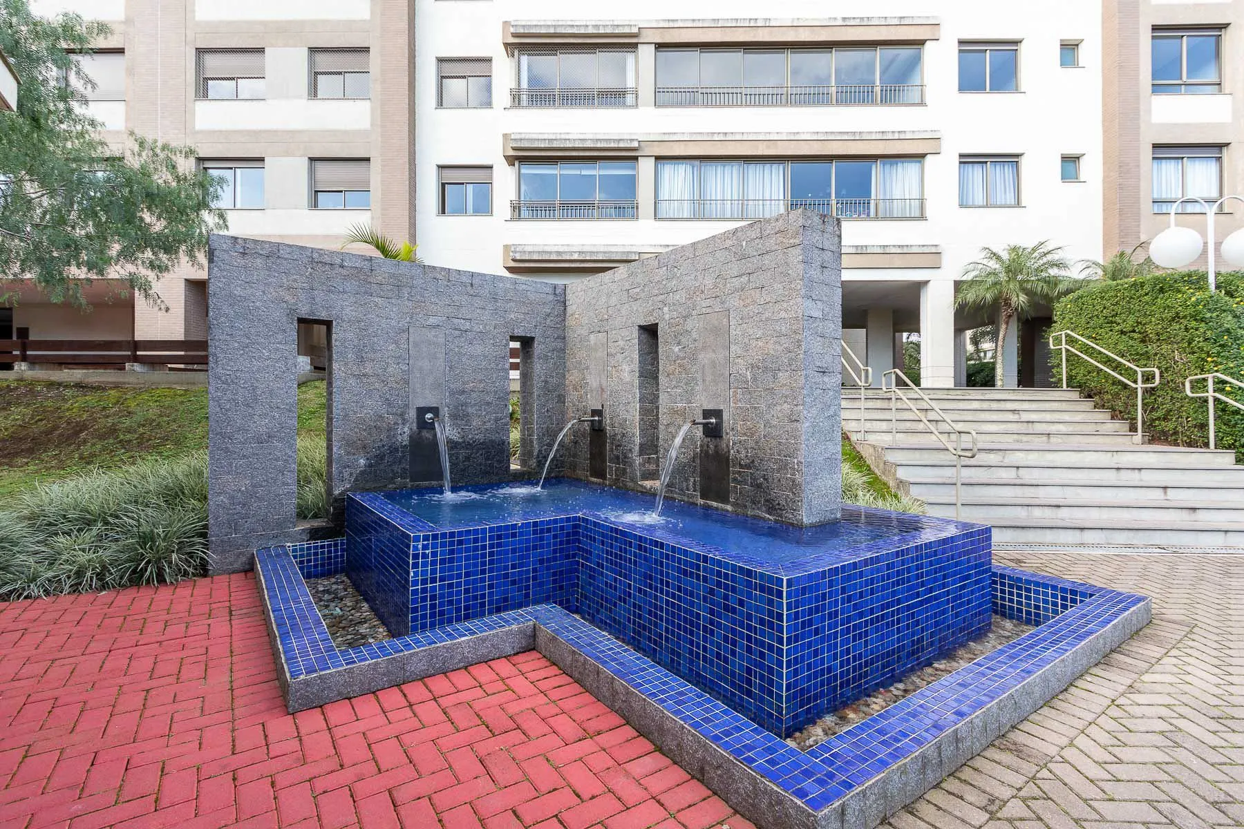 Imagem Apartamento totalmente reformado e impecável para locação - 3 quartos sendo uma suíte - Bairro Cavalhada