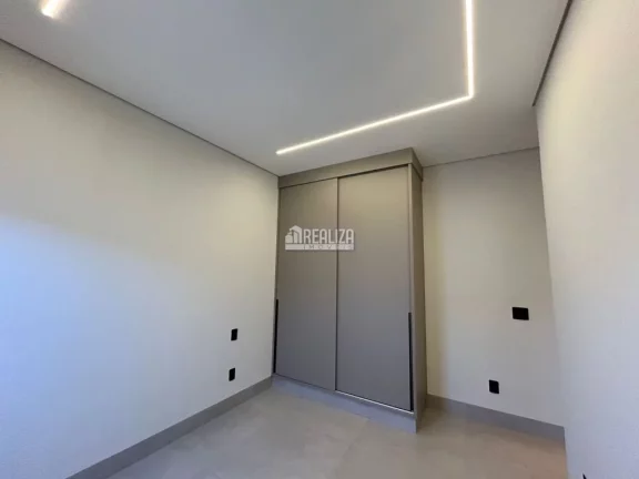 Imagem Casa com piscina aquecida no Condomínio Damha III, no bairro Recreio dos Bandeirantes - Uberaba