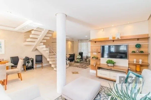 Imagem Casa impecável com 3 quartos (1 suíte) e 2 vagas cobertas,