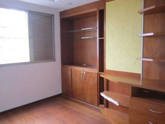 Imagem O  apartamento  encontra-se  em  muito  bom  estado,  com  boa iluminação  e ventilação; tendo  vista  definitiva  e  privilegiada.