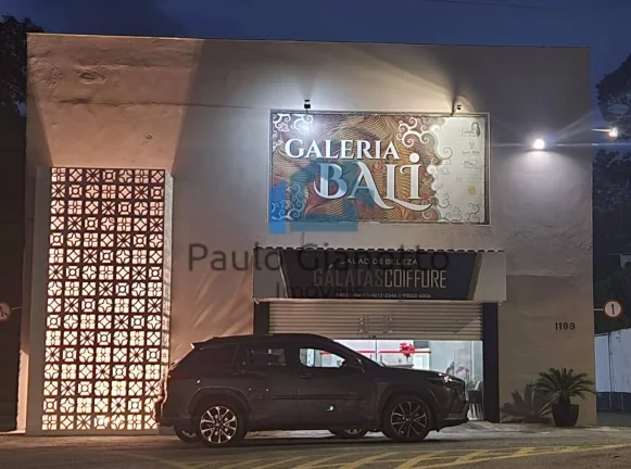 Imagem Salão Comercial no Miolo da Granja Viana