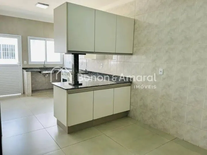 Imagem Casa a Venda Completa com Quintal Amplo e Suíte no Jardim Fortaleza - Imperdível!